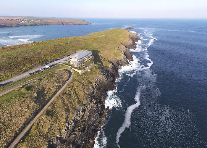 Lewinnick LodgeAirport Hotel